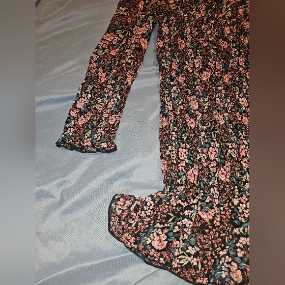 Forever21 Floral Dress Woman's Medium - Picture 5 of 6